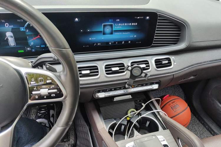 Used Mercedes-Benz GLE 2020 GLE 450 4MATIC Stylish Model Audio And AC Panel