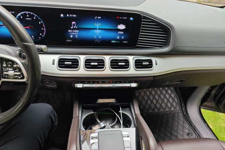 Used Mercedes-Benz GLE 2020 GLE 350 4MATIC Dynamic Edition Audio And AC Panel