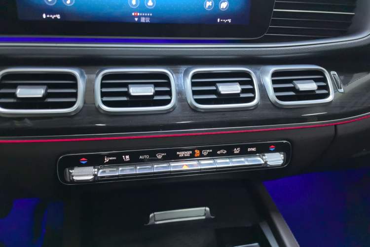 Used Mercedes-Benz GLE 2020 Restyled GLE 350 4MATIC Fashion Edition Audio And AC Panel