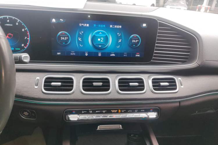 Used Mercedes-Benz GLE 2020 Restyled GLE 450 4MATIC Luxury Edition Audio And AC Panel
