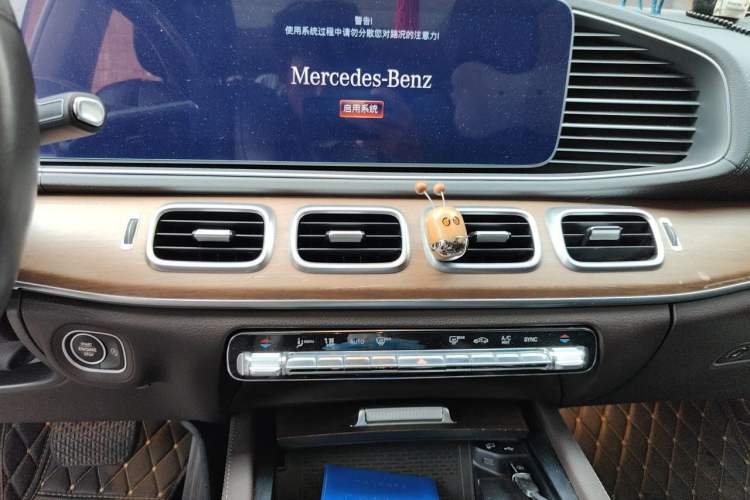 Used Mercedes-Benz GLE 2020 Facelifted GLE 350 4MATIC Luxury Edition Audio And AC Panel
