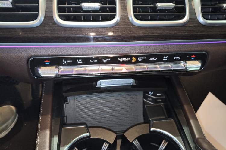 Used Mercedes-Benz GLE 2020 Restyled GLE 350 4MATIC Fashion Edition Audio And AC Panel