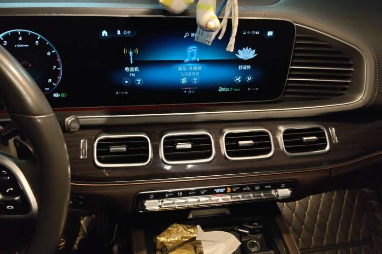 Used Mercedes-Benz GLE 2020 Restyled GLE 350 4MATIC Fashion Edition Audio And AC Panel