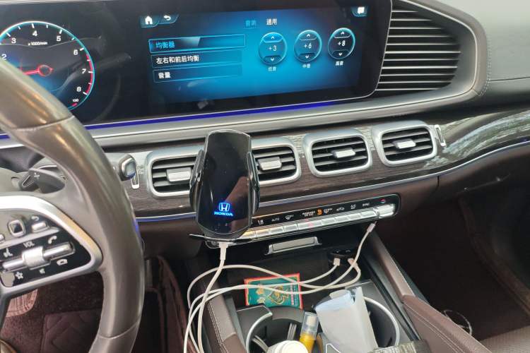 Used Mercedes-Benz GLE 2020 Restyled GLE 350 4MATIC Fashion Edition Audio And AC Panel