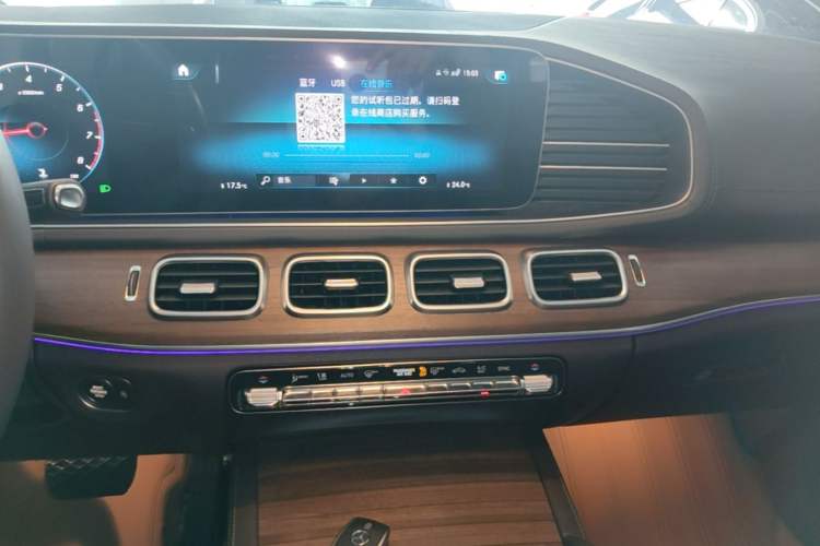 Used Mercedes-Benz GLE 2020 Facelifted GLE 350 4MATIC Luxury Edition Audio And AC Panel