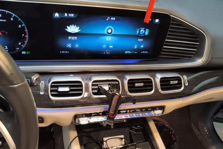 Used Mercedes-Benz GLE 2020 Restyled GLE 350 4MATIC Fashion Edition Audio And AC Panel
