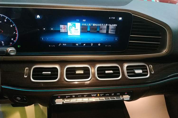 Used Mercedes-Benz GLE 2020 Restyled GLE 350 4MATIC Fashion Edition Audio And AC Panel