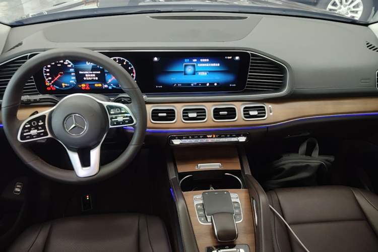 Used Mercedes-Benz GLE 2020 GLE 350 4MATIC Luxury Model Center Console