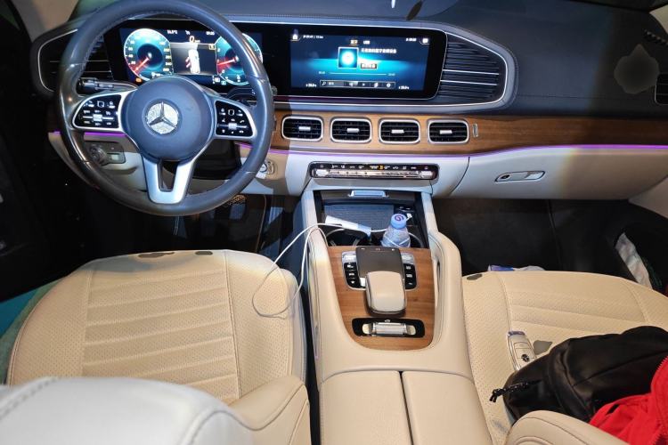 Used Mercedes-Benz GLE 2020 GLE 350 4MATIC Luxury Model Center Console