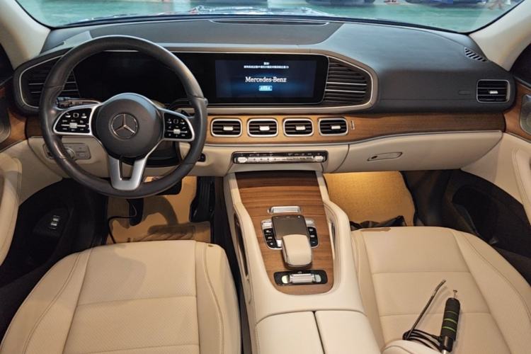 Used Mercedes-Benz GLE 2020 GLE 350 4MATIC Luxury Model Center Console