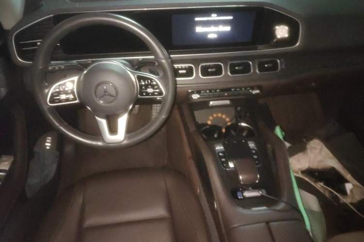 Used Mercedes-Benz GLE 2020 GLE 450 4MATIC Stylish Model Center Console