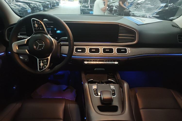 Used Mercedes-Benz GLE 2020 Facelifted GLE 450 4MATIC Stylish Edition Center Console