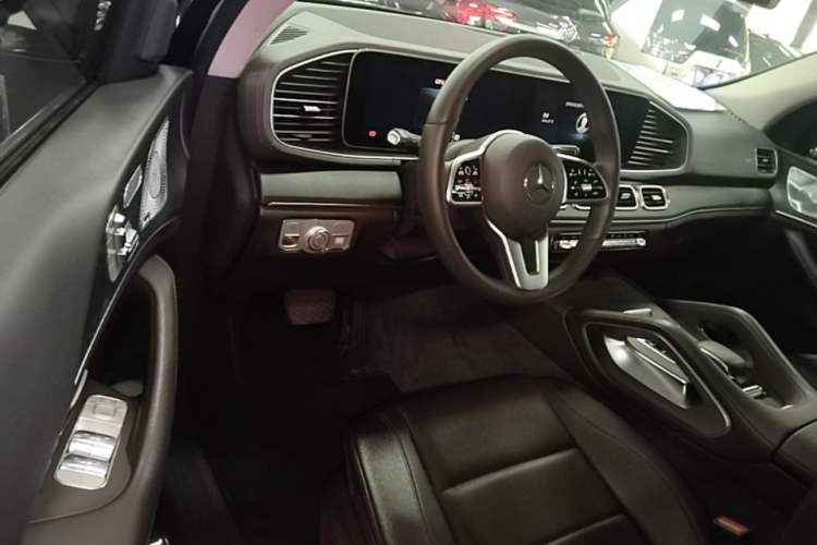 Used Mercedes-Benz GLE 2020 Restyled GLE 450 4MATIC Luxury Edition Driver Seat