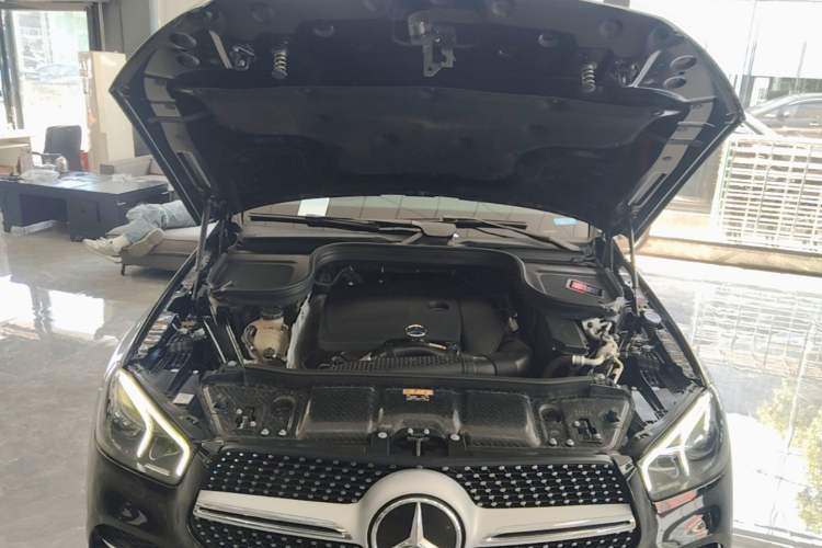 Used Mercedes-Benz GLE 2020 GLE 350 4MATIC Luxury Model Engine Bay