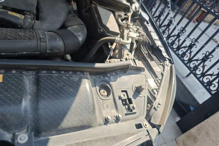 Used Mercedes-Benz GLE 2020 GLE 350 4MATIC Luxury Model Engine Bay Left