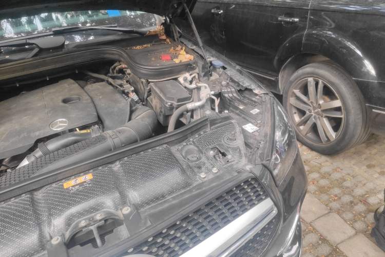 Used Mercedes-Benz GLE 2020 GLE 350 4MATIC Fashion Model Engine Bay Left