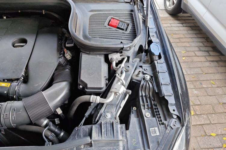 Used Mercedes-Benz GLE 2020 GLE 350 4MATIC Luxury Model Engine Bay Left