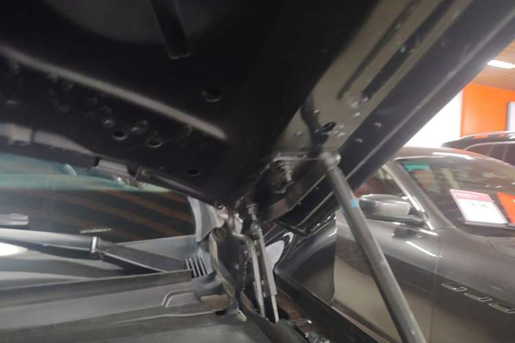 Used Mercedes-Benz GLE  Engine Bay Left