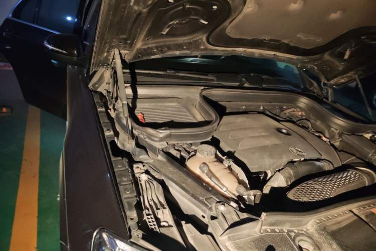 Used Mercedes-Benz GLE 2020 GLE 350 4MATIC Fashion Model Engine Bay Right