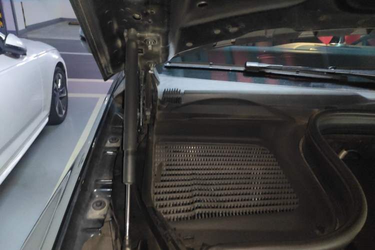 Used Mercedes-Benz GLE 2020 GLE 350 4MATIC Fashion Model Engine Bay Right