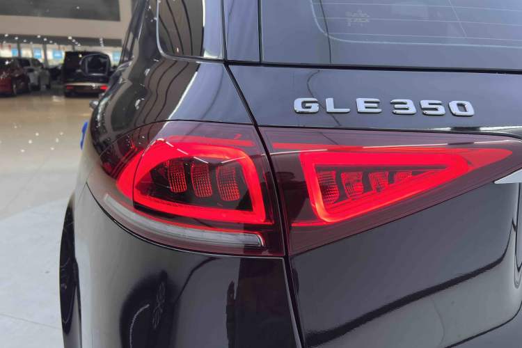 Used Mercedes-Benz GLE 2020 Facelifted GLE 350 4MATIC Luxury Edition Exterior 7