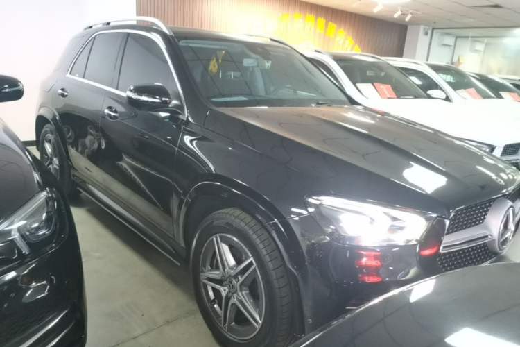 Used Mercedes-Benz GLE 2020 GLE 450 4MATIC Stylish Model Front Right 45 Deg