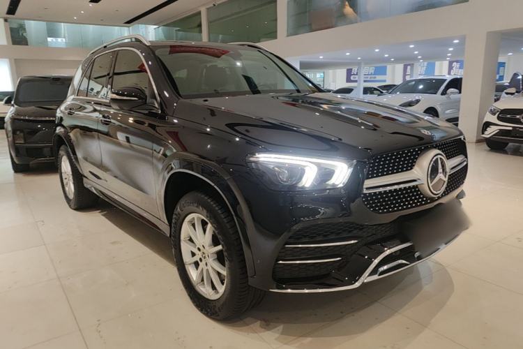 Used Mercedes-Benz GLE 2020 GLE 350 4MATIC Luxury Model Front Right 45 Deg