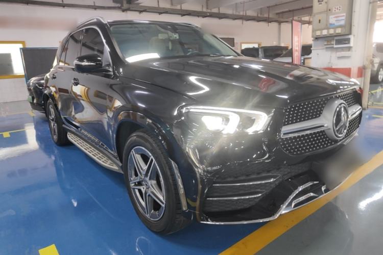 Used Mercedes-Benz GLE 2020 GLE 350 4MATIC Luxury Model Front Right 45 Deg