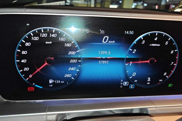 Used Mercedes-Benz GLE 2020 Facelifted GLE 350 4MATIC Luxury Edition Instrument Cluster
