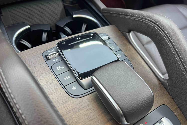 Used Mercedes-Benz GLE 2020 Facelifted GLE 350 4MATIC Luxury Edition Interior 1