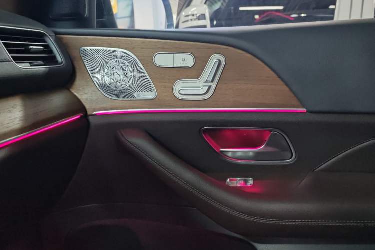Used Mercedes-Benz GLE 2020 GLE 350 4MATIC Luxury Model Interior 2
