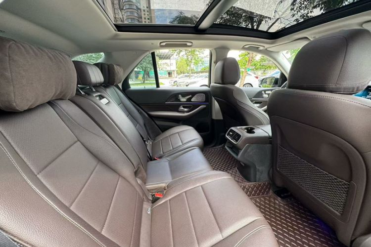 Used Mercedes-Benz GLE 2020 Restyled GLE 350 4MATIC Fashion Edition Interior 3