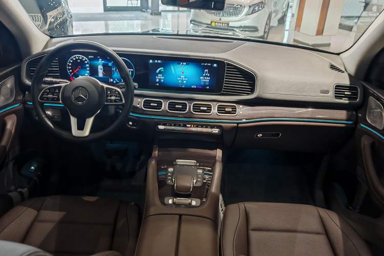 Used Mercedes-Benz GLE 2020 Restyled GLE 350 4MATIC Fashion Edition Interior 3