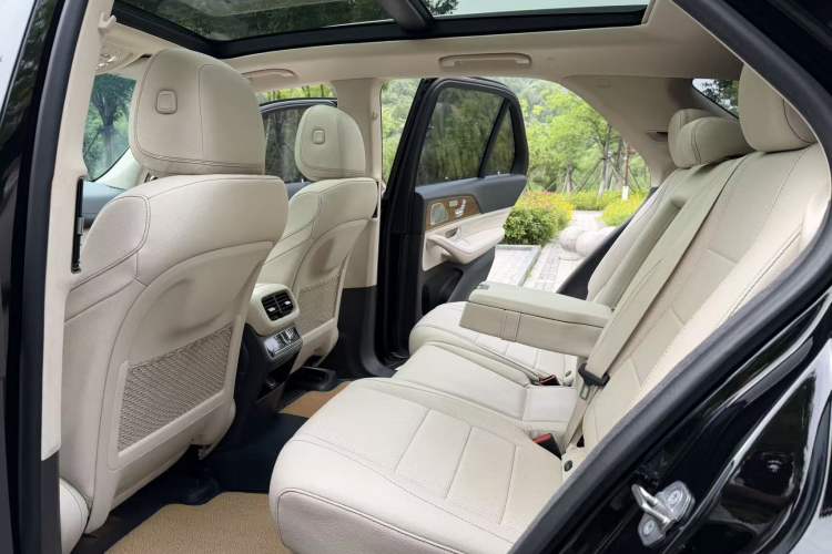 Used Mercedes-Benz GLE 2020 GLE 350 4MATIC Luxury Model Interior 3