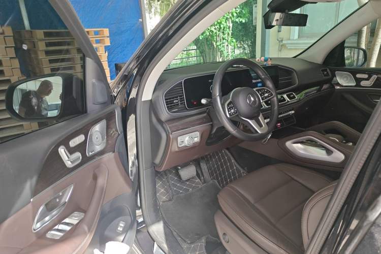 Used Mercedes-Benz GLE 2020 Restyled GLE 350 4MATIC Fashion Edition Interior 3