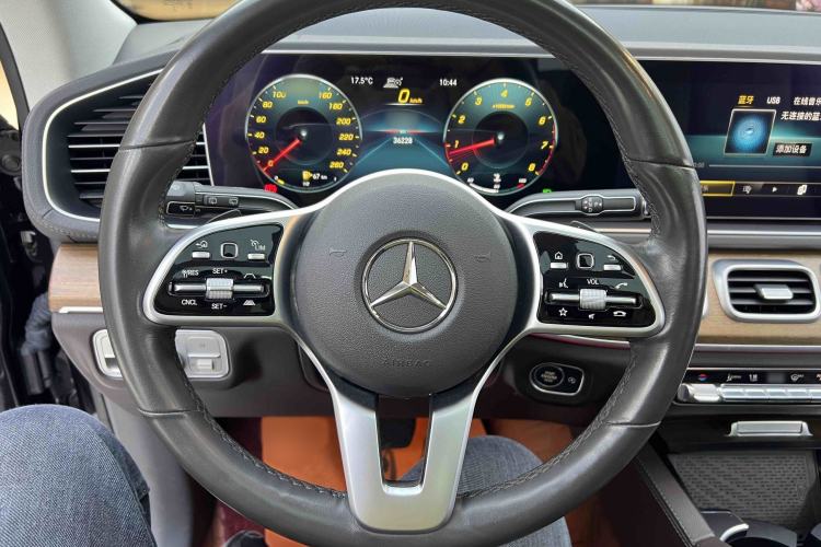 Used Mercedes-Benz GLE 2020 Facelifted GLE 350 4MATIC Luxury Edition Interior 3