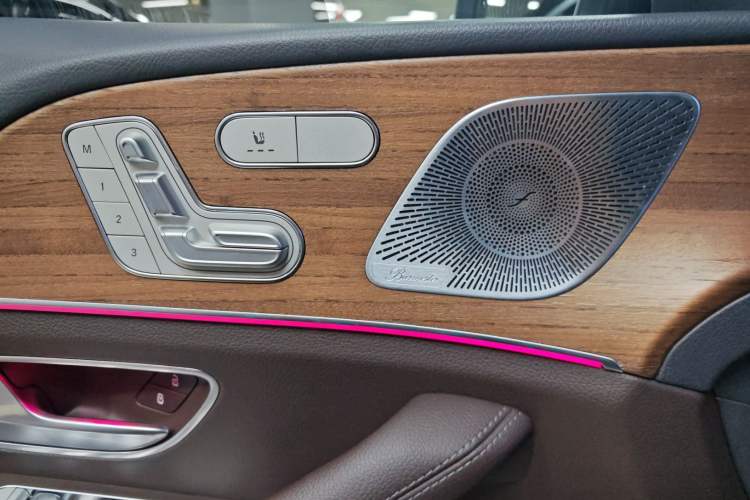 Used Mercedes-Benz GLE 2020 GLE 350 4MATIC Luxury Model Interior 3