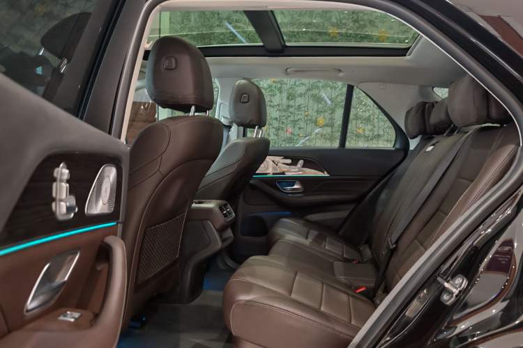 Used Mercedes-Benz GLE 2020 Restyled GLE 350 4MATIC Fashion Edition Interior 4