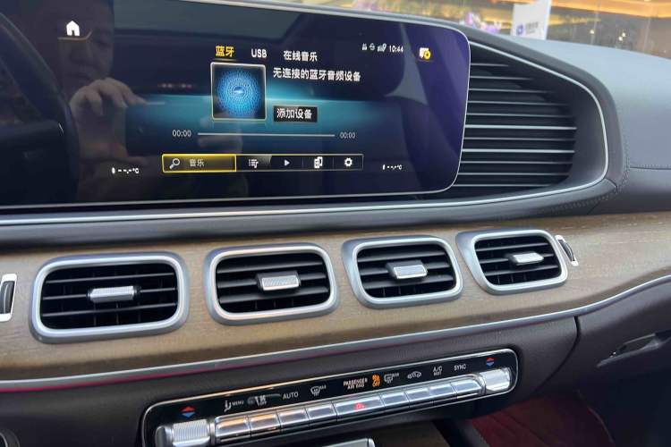 Used Mercedes-Benz GLE 2020 Facelifted GLE 350 4MATIC Luxury Edition Interior 4