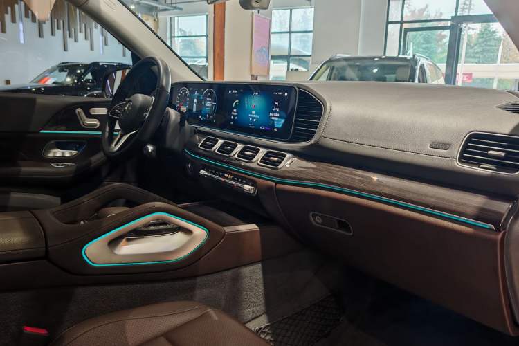 Used Mercedes-Benz GLE 2020 Restyled GLE 350 4MATIC Fashion Edition Interior 5