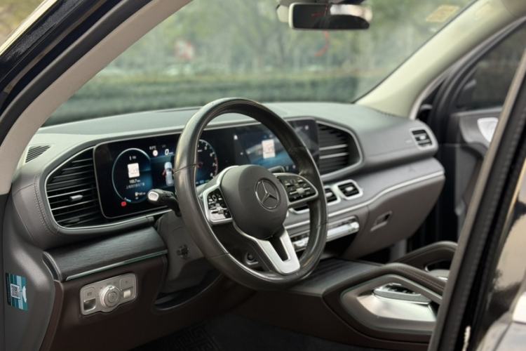 Used Mercedes-Benz GLE 2020 Restyled GLE 450 4MATIC Luxury Edition Interior 6