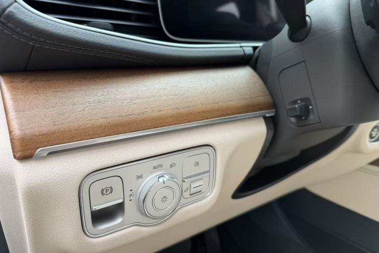 Used Mercedes-Benz GLE 2020 GLE 350 4MATIC Luxury Model Interior 8