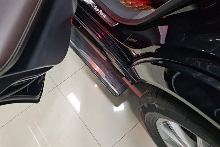 Used Mercedes-Benz GLE 2020 GLE 350 4MATIC Luxury Model Interior 8
