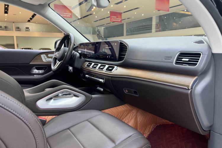 Used Mercedes-Benz GLE 2020 Facelifted GLE 350 4MATIC Luxury Edition Interior 9