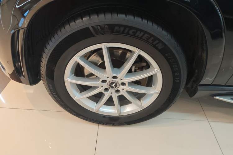 Used Mercedes-Benz GLE 2020 Restyled GLE 350 4MATIC Fashion Edition Special Version Left Front Wheel Hub