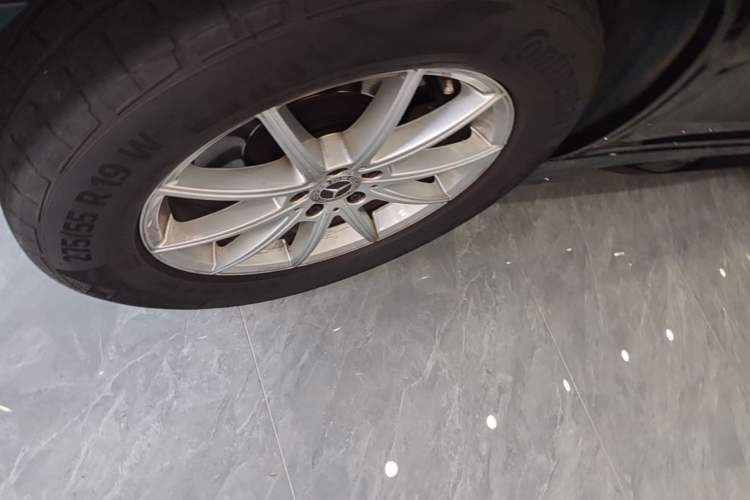 Used Mercedes-Benz GLE 2020 Restyled GLE 350 4MATIC Fashion Edition Left Front Wheel Hub