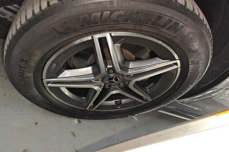 Used Mercedes-Benz GLE 2020 GLE 350 4MATIC Luxury Model Left Front Wheel Hub