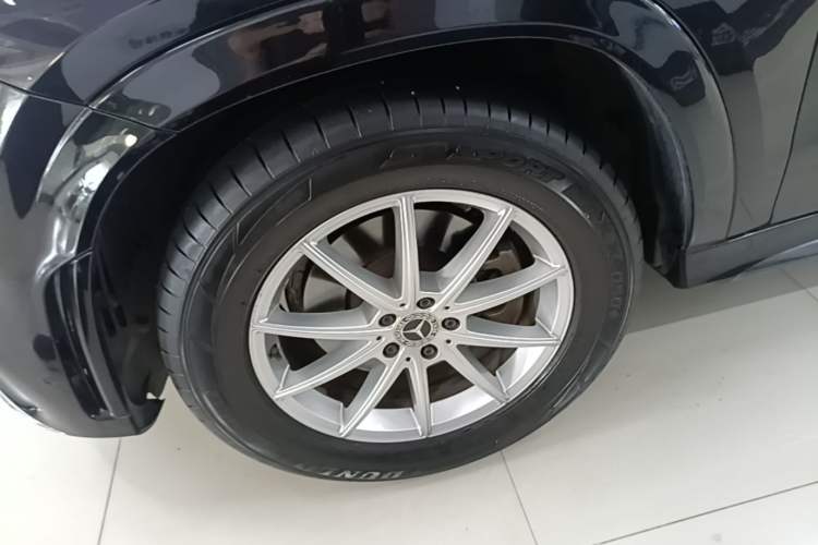 Used Mercedes-Benz GLE 2020 Restyled GLE 350 4MATIC Fashion Edition Left Front Wheel Hub