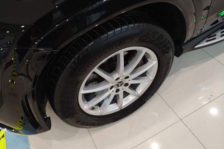 Used Mercedes-Benz GLE 2020 Restyled GLE 350 4MATIC Fashion Edition Left Front Wheel Hub