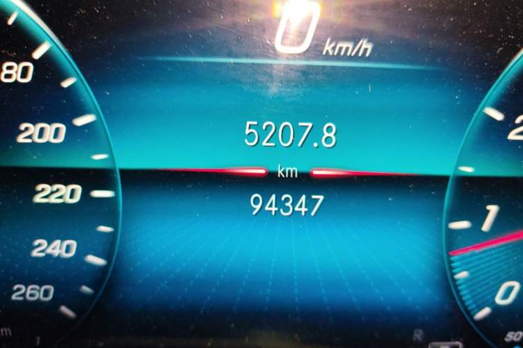 Used Mercedes-Benz GLE 2020 Restyled GLE 350 4MATIC Fashion Edition Odometer Close Up